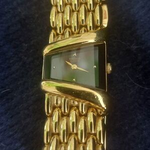 Rare Vintage Seiko Rivoli 4N00-5749 – Gold-Tone Trapezoid Watch, Black Dial